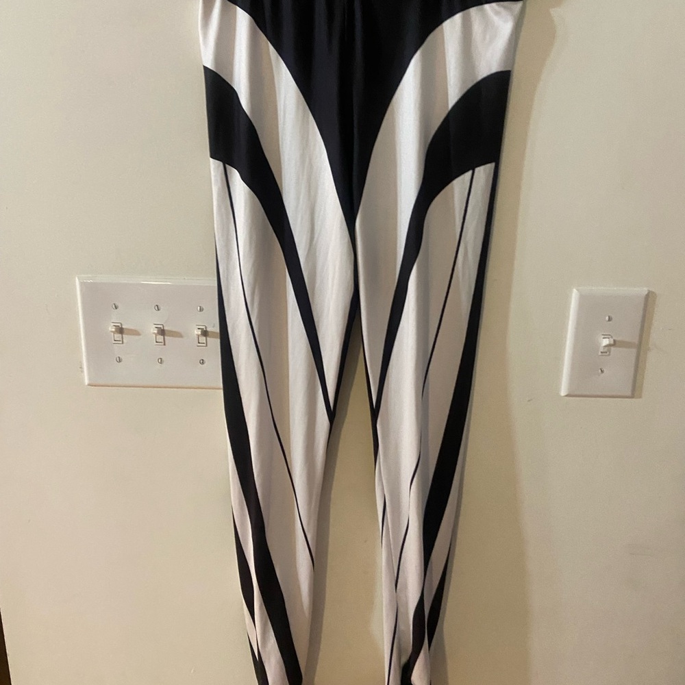 Black and White Patterned Stirrups Leggings Size S